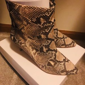 New Never Worn Dolce Vita Sz 9.5 Snakeskin Booties